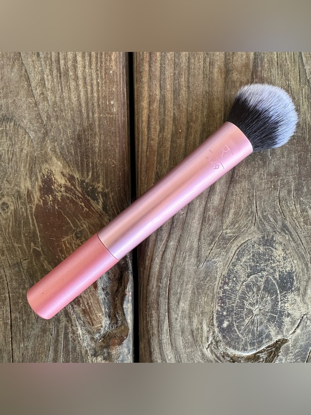 Real Techniques- tapered cheek brush- 449